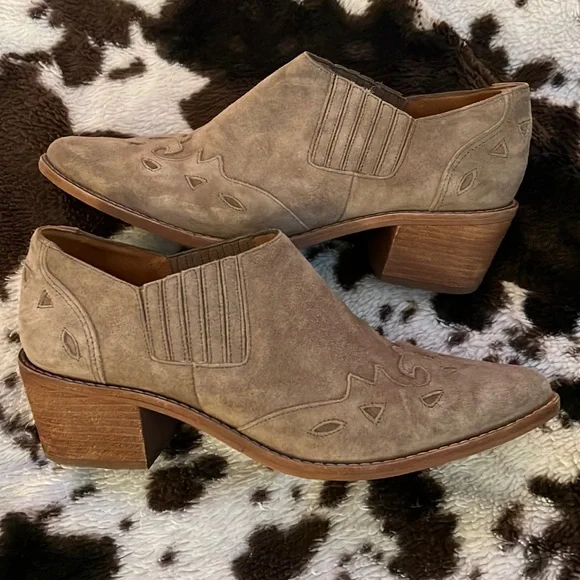 Madewell Western Low Chelsea Boots In Suede - Picture 1 of 4